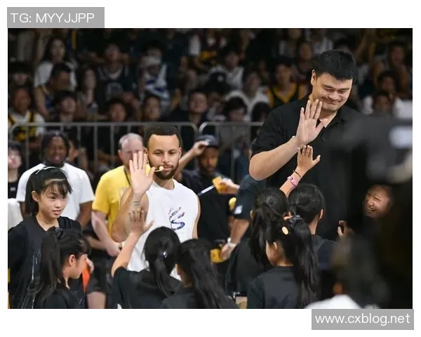 库里在重庆训练营分享篮球理念全球篮球水平提升的喜悦与期待 库里在重庆训练营分享篮球理念全球篮球水平提升的喜悦与期待